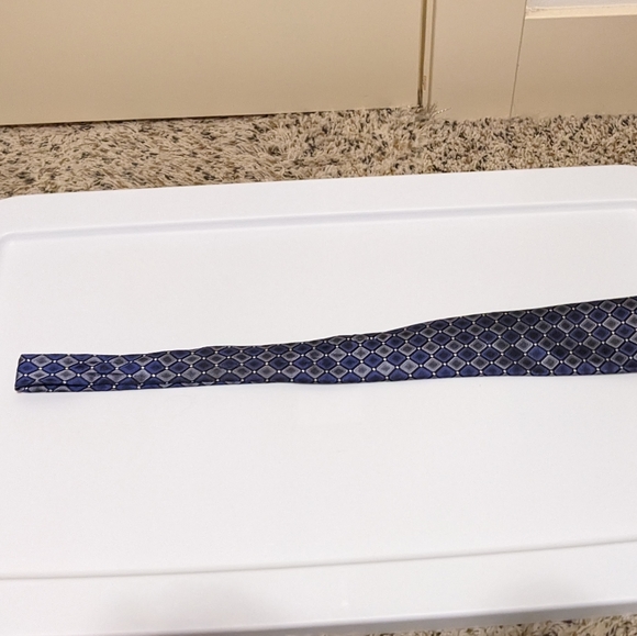 Van Heusen Tie - Picture 4 of 5